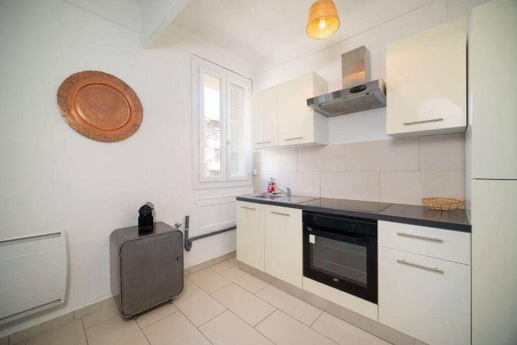 Appartement Equipe Balcon 4 Pers St Charles Marseille